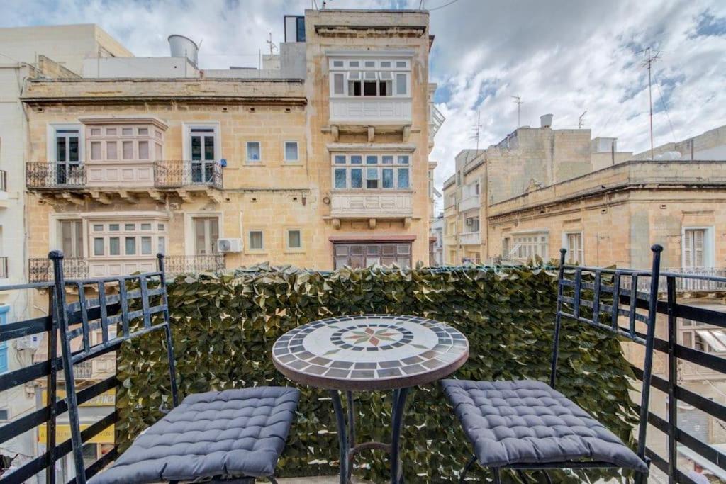 Traditional Maltese Town House In Floriana Kültér fotó